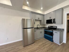 3042 Opelousas St-Unit -Unit B in Lake Charles, LA - Building Photo - Building Photo