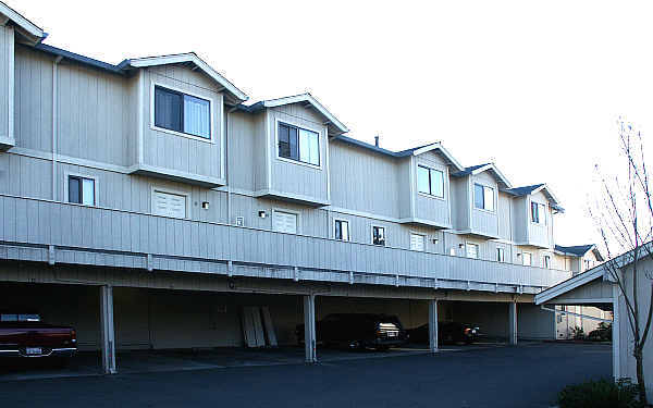 McBride Townhomes in Santa Rosa, CA - Building Photo