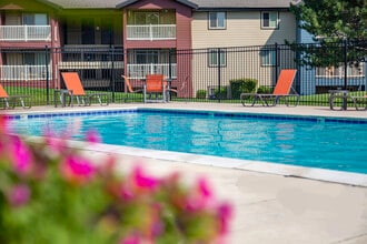 Tuscany Cove in West Valley, UT - Foto de edificio - Building Photo