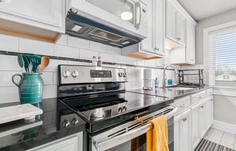 429 W Ann Arbor Trl, Unit 429 in Plymouth, MI - Building Photo - Building Photo