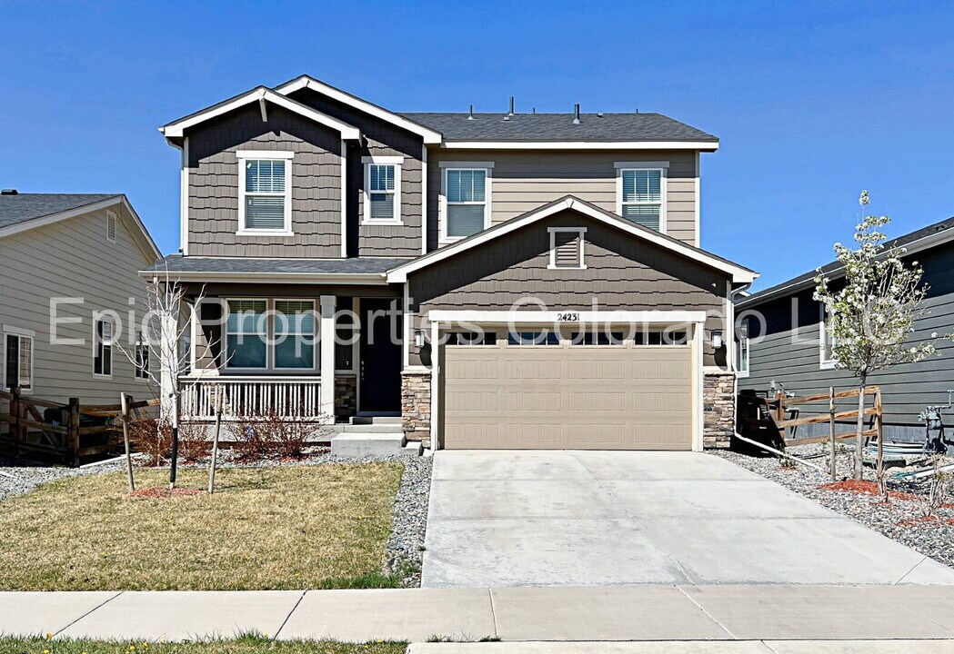 24231 E 40th Ave in Aurora, CO - Building Photo
