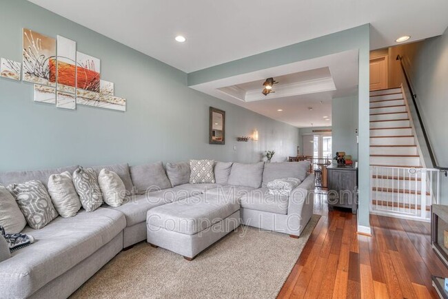 property at 928 S Robinson St