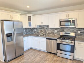 2614 Chariton St, Unit 2614 in Los Angeles, CA - Building Photo - Building Photo