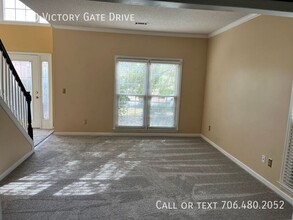 10590 Victory Gate Dr in Alpharetta, GA - Foto de edificio - Building Photo