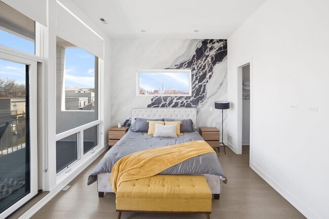 2048 W Chicago Ave in Chicago, IL - Foto de edificio - Building Photo