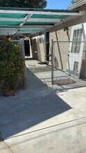 5857 Melvin Ave in Tarzana, CA - Foto de edificio - Building Photo