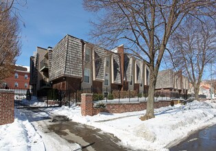 Regent Place in Kansas City, MO - Building Photo - Building Photo