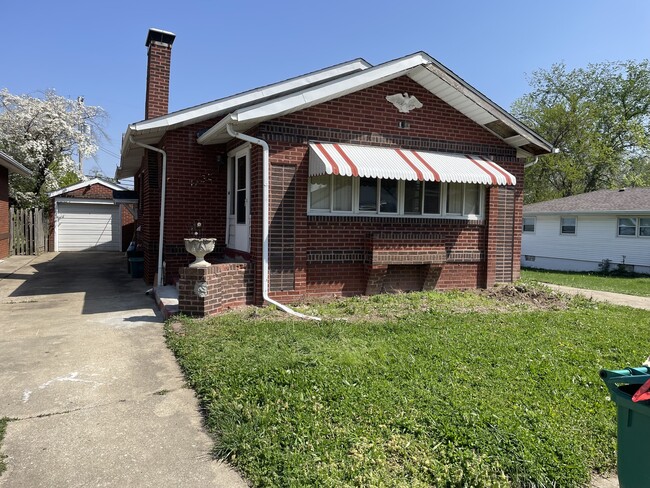 property at 1352 E Riverside Ave