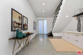 11610 Ohio Ave in Los Angeles, CA - Building Photo - Building Photo