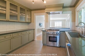 745 Avenue C in Redondo Beach, CA - Building Photo - Building Photo