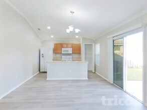 11931 Alexandra Dr, Unit E-428 in Jacksonville, FL - Foto de edificio - Building Photo