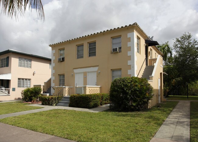 27-31 Sidonia Ave in Coral Gables, FL - Building Photo - Building Photo