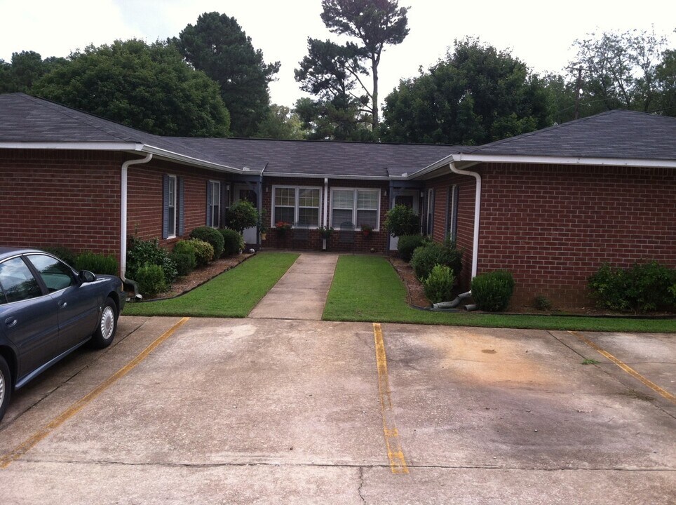 105 Wynnwood Dr in Lagrange, GA - Foto de edificio