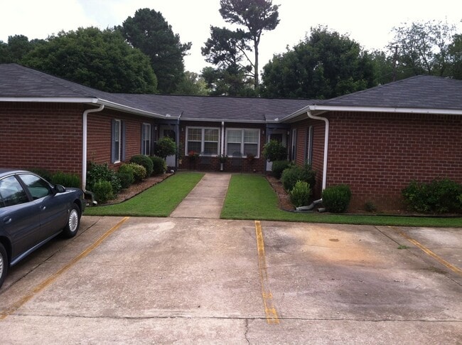 property at 105 Wynnwood Dr