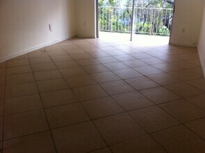 7610 SW 82nd St, Unit G220 in Miami, FL - Building Photo - Building Photo