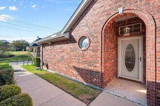 2311 Ragland Rd in Mansfield, TX - Foto de edificio - Building Photo