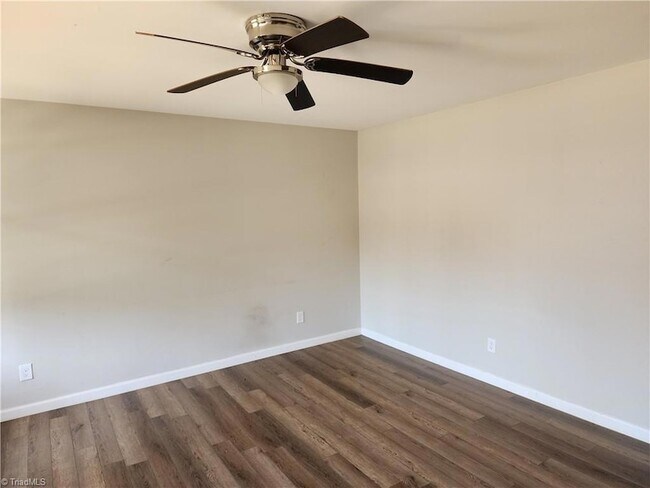 1471 US-52, Unit 8 in Pilot Mountain, NC - Building Photo - Building Photo