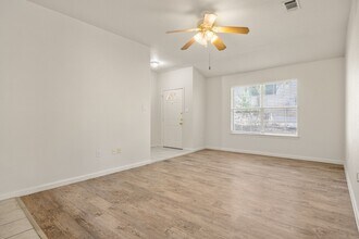 21513 Pershing Ave in Lago Vista, TX - Building Photo - Building Photo