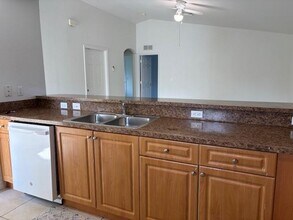 2242 Thomas St in Hollywood, FL - Building Photo - Building Photo