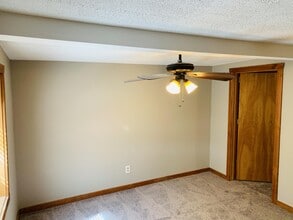 7609 N 60th St in Omaha, NE - Building Photo - Building Photo