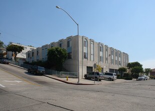 Golden Crest Apartments in San Diego, CA - Building Photo - Building Photo