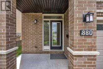 880 Fletcher Cir in Ottawa, ON - Building Photo - Building Photo