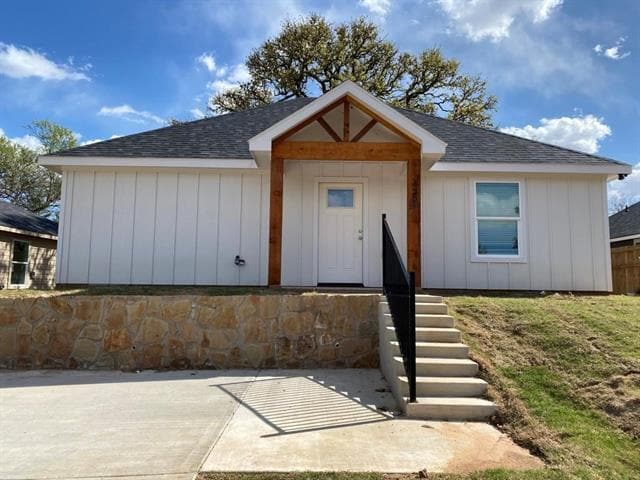 property at 420 E Shepherd St