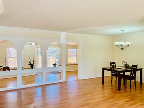 7602 Cosgrove Pl in Springfield, VA - Foto de edificio - Building Photo