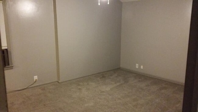 1417 W Short Ave, Unit B in Independence, MO - Building Photo - Building Photo