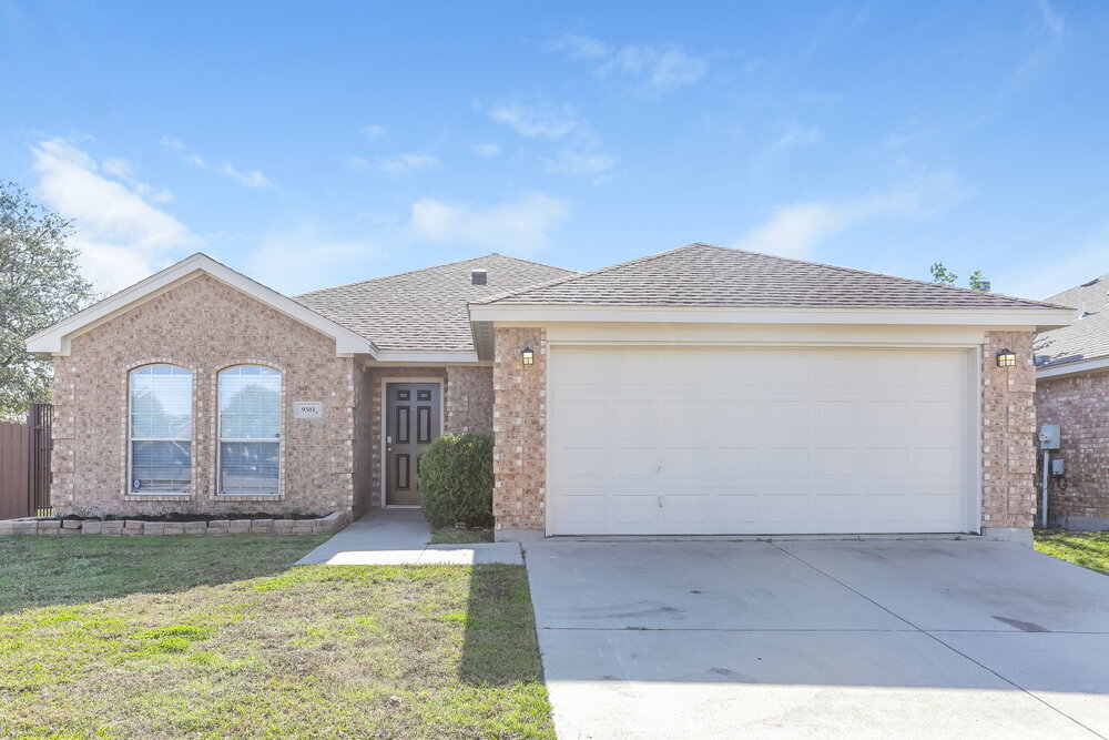 9301 Marilyn Ct in White Settlement, TX - Building Photo