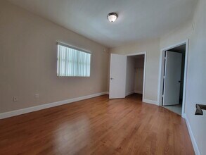 15051 Royal Oaks Ln in North Miami, FL - Building Photo - Building Photo
