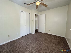2211 Barry Dr in Killeen, TX - Building Photo - Building Photo