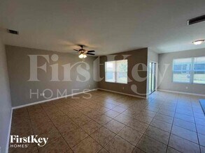 9297 Kinghill St in Port Charlotte, FL - Building Photo - Building Photo