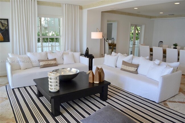 710 S Mashta Dr in Key Biscayne, FL - Building Photo - Building Photo