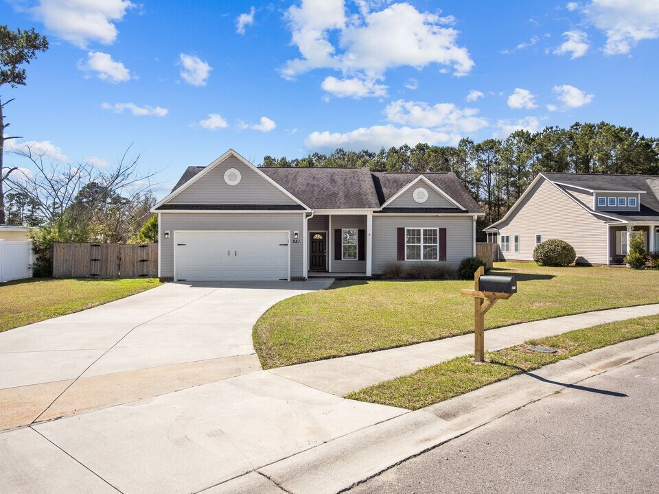 251 Channel Marker Loop in Swansboro, NC - Building Photo
