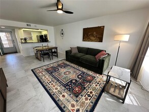 1300 N Portofino Dr in Sarasota, FL - Building Photo - Building Photo