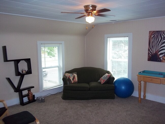 510 N 8th St, Unit #2 in Manhattan, KS - Foto de edificio - Building Photo