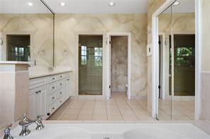 4094 Sunny Isles Blvd in North Miami Beach, FL - Building Photo - Building Photo