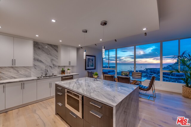 17350 W Sunset Blvd in Los Angeles, CA - Building Photo - Building Photo