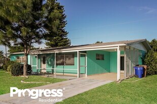 344 Crestwood Ave in Lehigh Acres, FL - Building Photo