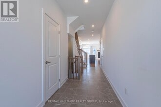 853 Solarium Ave in Ottawa, ON - Building Photo - Building Photo