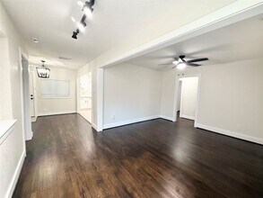 318 Caladium St in Lake Jackson, TX - Building Photo - Building Photo