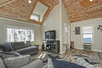 103 Naugatuck Ave in Milford, CT - Building Photo - Building Photo