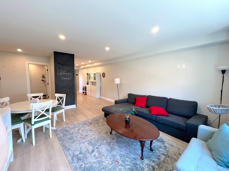 25 2nd St, Unit #201 in Chelsea, MA - Foto de edificio