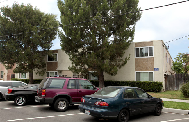 2045 E Appleton St in Long Beach, CA - Foto de edificio - Building Photo