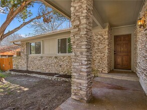 11711 Oak Knoll Dr in Austin, TX - Building Photo - Building Photo