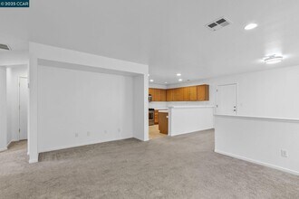 3200 Puffin Cir in Fairfield, CA - Building Photo - Building Photo