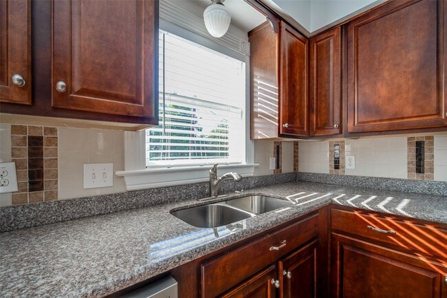 property at 2601 Rosedale St