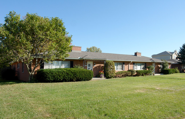 1804-1810 Ridgecliff Rd in Upper Arlington, OH - Foto de edificio - Building Photo