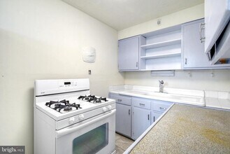666 Rively Ave in Glenolden, PA - Building Photo - Building Photo